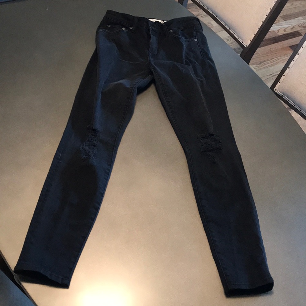 Dark navy / Black jeans